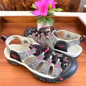 KEEN Newport H2 Waterproof Sandal Shoes W9 Gray & Pink